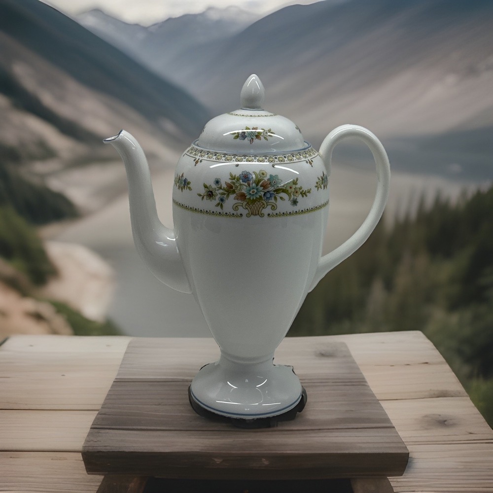 Wedgwood Petersham Fine Bone China Coffee Pot England Floral Tea Pot EUC